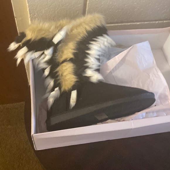 Black and  Tan boots great for the winter time - Picture 1 of 2